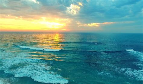 Reader video: Trigg Beach sunset, WA - Australian Geographic