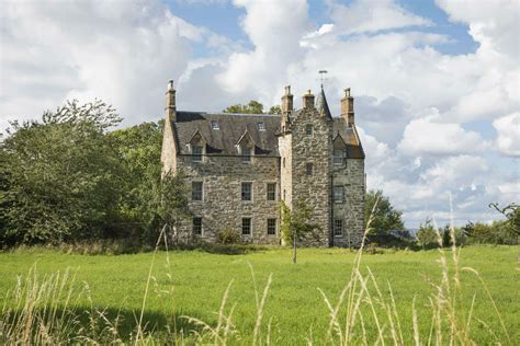 Castle on grounds used by Stuart Kings for hunting on sale for £1m - Deadline News