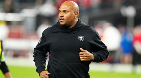 Antonio Pierce Had Savage Halftime Message for Raiders During Rout vs ...