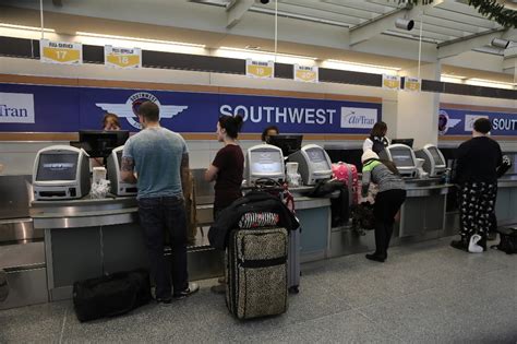 Southwest adds Midway to its mobile boarding pass program - Chicago Tribune