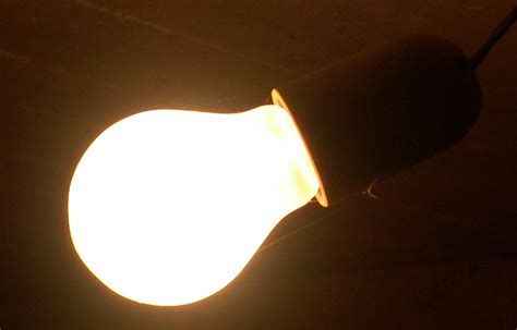 File:Incandescent light bulb on db.jpg - Wikimedia Commons