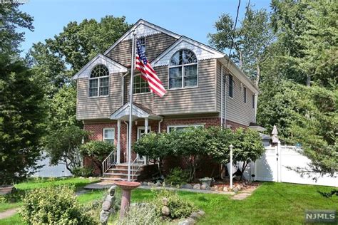 Waldwick, NJ Real Estate - Waldwick Homes for Sale | realtor.com®