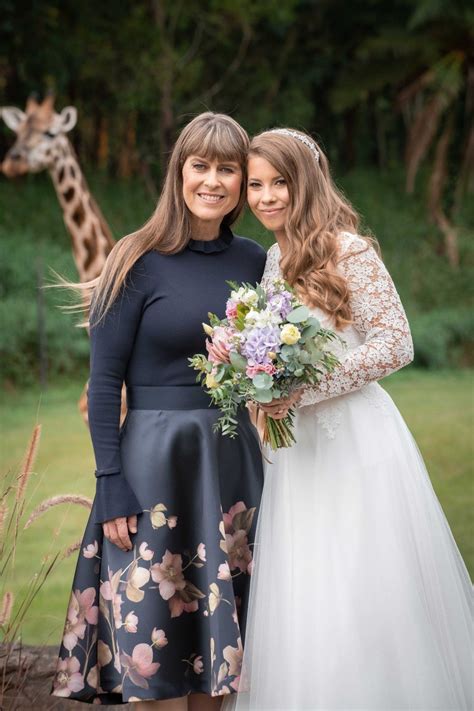 Bindi Irwin Wedding / Bindi Irwin and Chandler Powell's wedding at Australia Zoo ... : Believe ...