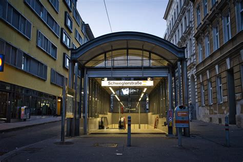 U-Bahnstation Wien Schweglerstraße Foto & Bild | architektur, motive ...