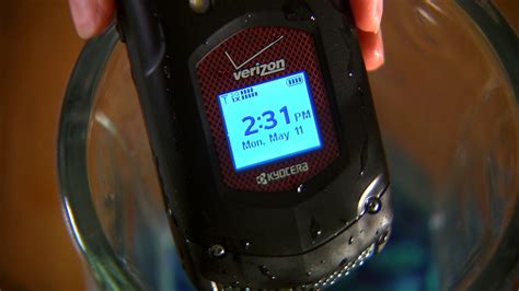 Verizon's waterproof Kyocera DuraXV is built tough - Video - CNET