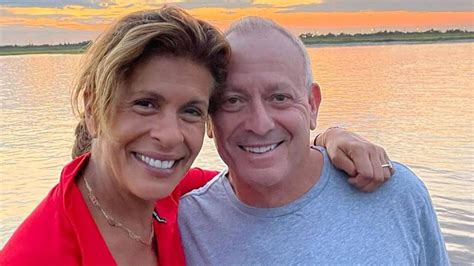 Today's Hoda Kotb shares candid beach photo revealing heroic moment ...