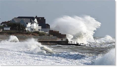 Storm Ciarán: 'Major incident' declared as storm batters parts of UK ...