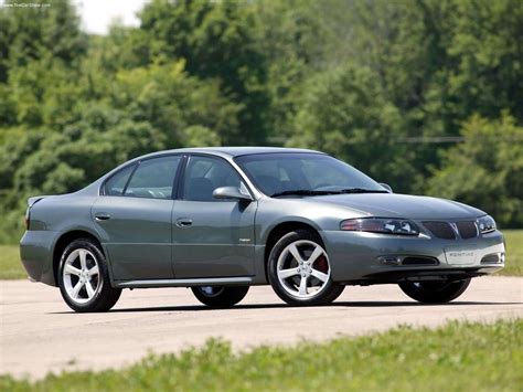 View of Pontiac Bonneville GXP. Photos, video, features and tuning of vehicles. gr8autophoto.com