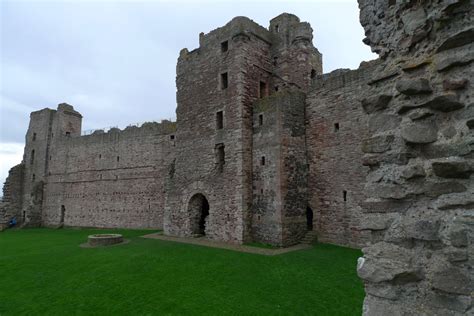 Tantallon Castle by bicycle - The Cycling Scot