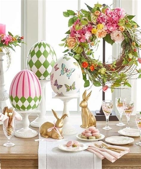 Amazing Bright And Colorful Easter Table Decoration Ideas 14 - HOMYHOMEE