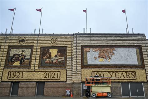 Corn Palace murals near completion, as crews are a month ahead of schedule - Mitchell Republic ...