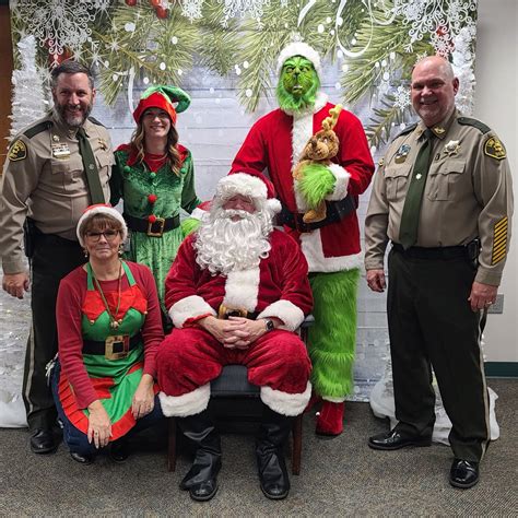 LinnCountySheriff on Twitter: "Santa and his elves came down from the ...