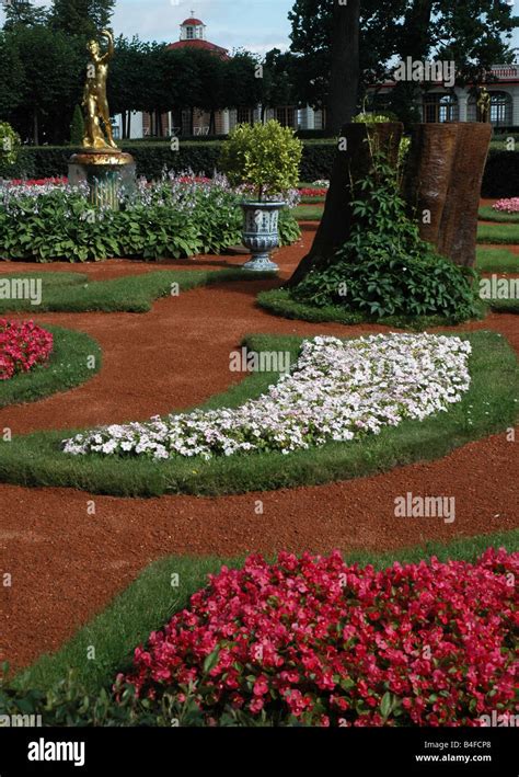 Gardens of Peterhof Stock Photo - Alamy