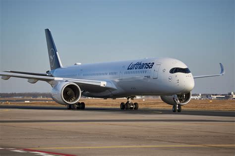 Lufthansa takes delivery of the first Airbus A350 with new Business ...