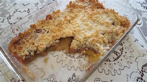 Easy Honeycrisp Apple Crisp Recipe | Just A Pinch Recipes