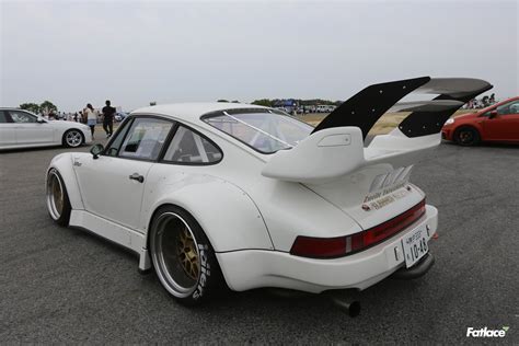 Toshi’s Porsche 930 RWB – Fatlace™ Since 1999