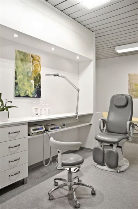 Praxis für Podologie Dieter Baumann | homify | Medical office design, Clinic interior design ...