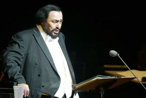 Famed tenor Luciano Pavarotti dies in Italy at 71