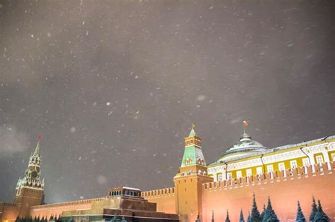 Premium Photo | Snowfall on red square winter in moscow