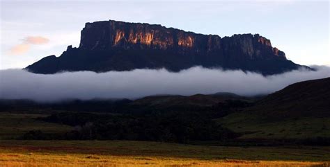 La Gran Sabana, macizo de las Guayanas, estado Bolívar, Venezuela; Brasil y Guyana. Tepuy ...