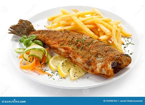 Filet De Poissons Frit Avec Des Pommes Frites Photo stock - Image du déjeuner, concombres: 55598766