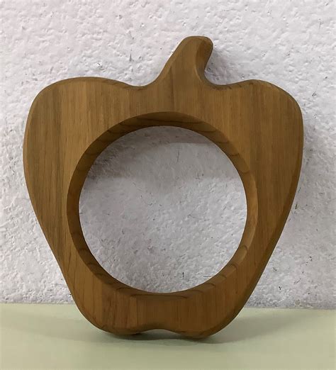 Wooden Apple Frame - Fiberworks