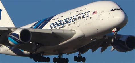 Malaysia Airlines A380 Close Up Landing & Takeoff - Havayolu 101