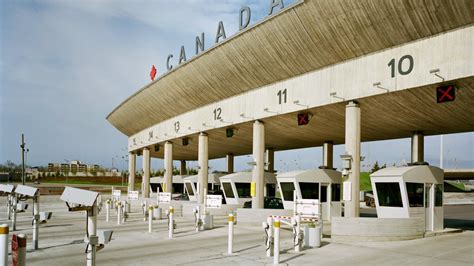 Canadian Plaza at the Peace Bridge Border Crossing - NORR ...