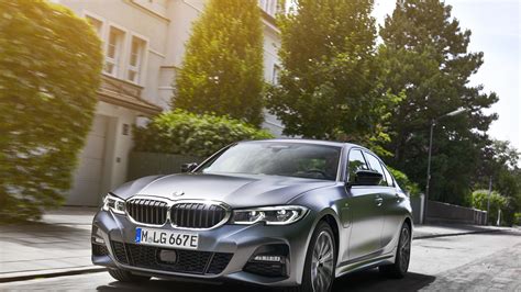 2021 BMW 330e Debuts as Brand’s Latest Plug-In Hybrid | autoTRADER.ca