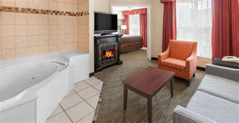 15 Romantic Hotels in Michigan With In Room Hot Tub and Fireplace