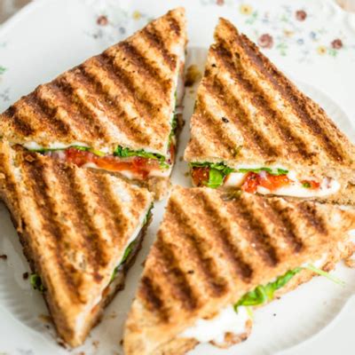 Veg Grilled Bread Sandwich - King 22