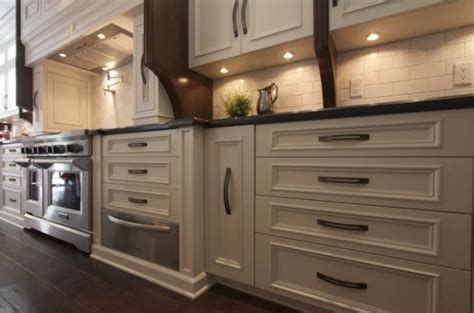 32 Kitchen Cabinet Hardware Ideas | Sebring Design Build