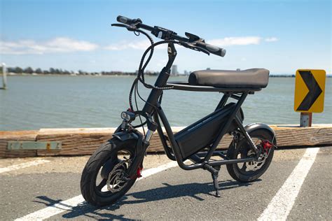 EMOVE Roadrunner V2: Fast & Fun Seated Scooter for Adults