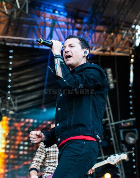 Linkin Park concert editorial photo. Image of microphone - 34476646