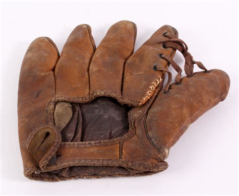 Vintage Baseball Glove | Pristine Auction