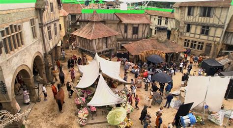 Beauty and the Beast Behind the scenes - Beauty and the Beast (2017) Photo (39904525) - Fanpop