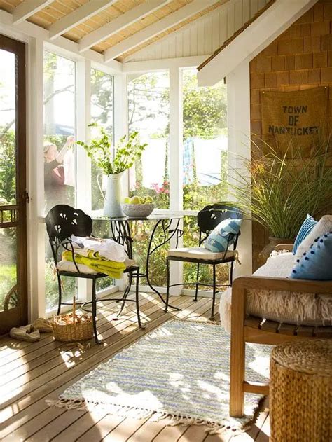 46 Smart And Creative Small Sunroom Décor Ideas - DigsDigs