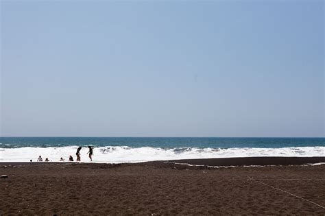 A weekend trip to Monterrico Beach in Guatemala. • Choosing Figs