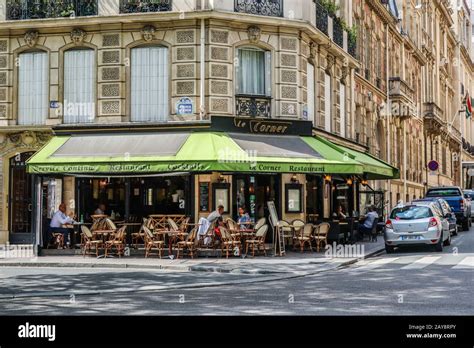 Le Corner Restaurant in Paris, France Europe Stock Photo - Alamy