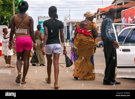 Les gens d'Oxford Street, Osu, Accra, Ghana, Afrique Photo Stock - Alamy