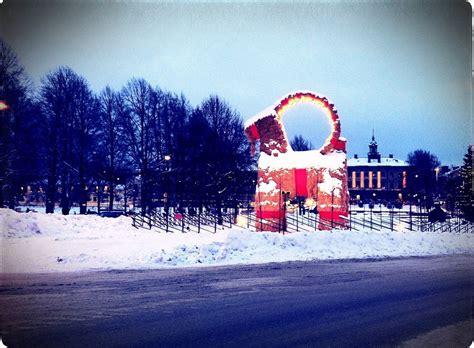 Gävle Goat: The Christmas Goat That Vandals Can’t Keep Their Hands Off | Amusing Planet