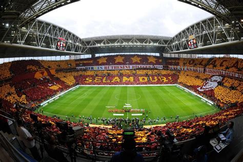 Galatasaray derbilerde TT Arena'da yok aslında