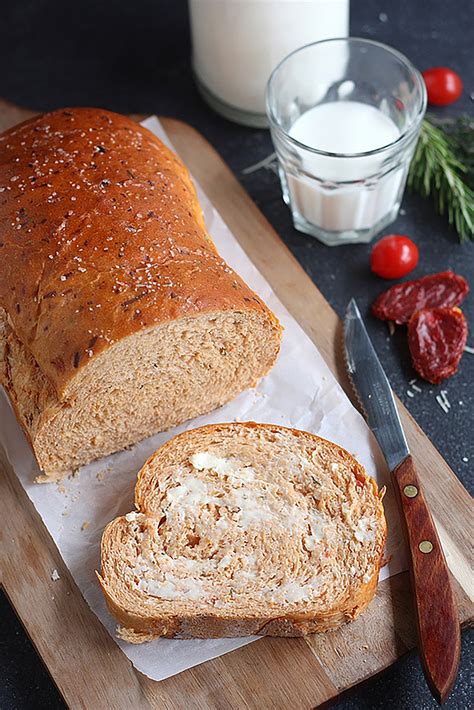 Sun-Dried Tomato Cheese Bread | Red Star Yeast