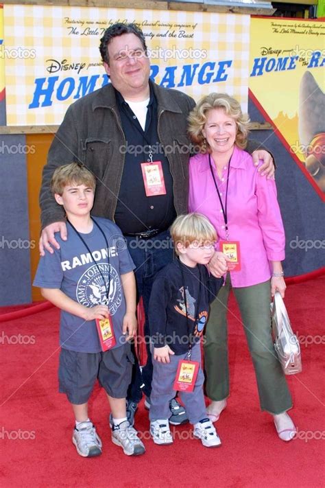 Jeff Garlin and family – Stock Editorial Photo © s_bukley #17509443