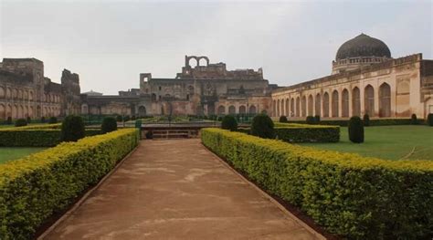 Forts and Palaces in Karnataka - Historical Places of Karnataka