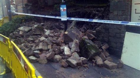 Heavy rain causes flooding in Nottinghamshire - BBC News