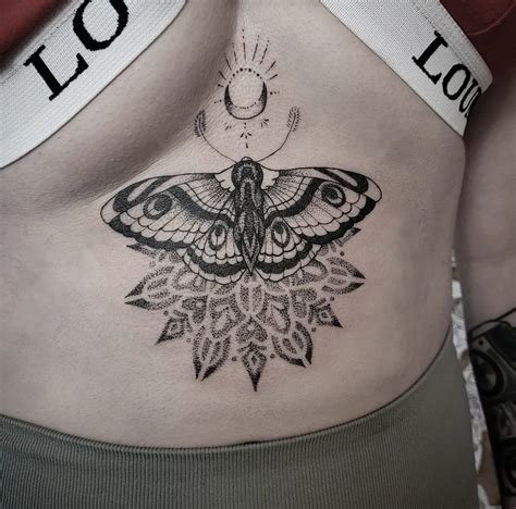 STERNUM TATTOO PAIN - HOW TO COPE WITH IT + 10 AMAZING DESIGNS