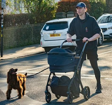 Tom Hiddleston strolling with Bobby and Baby Hiddleston | February 22 ...