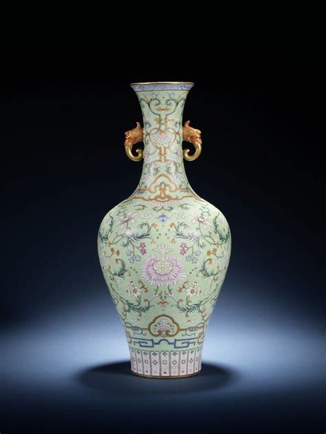 Qianlong porcelain vase Japanese Porcelain, Antique Porcelain ...