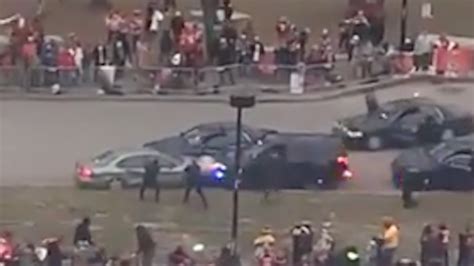 Chiefs' Super Bowl parade: Police swamp area after wild car chase ...